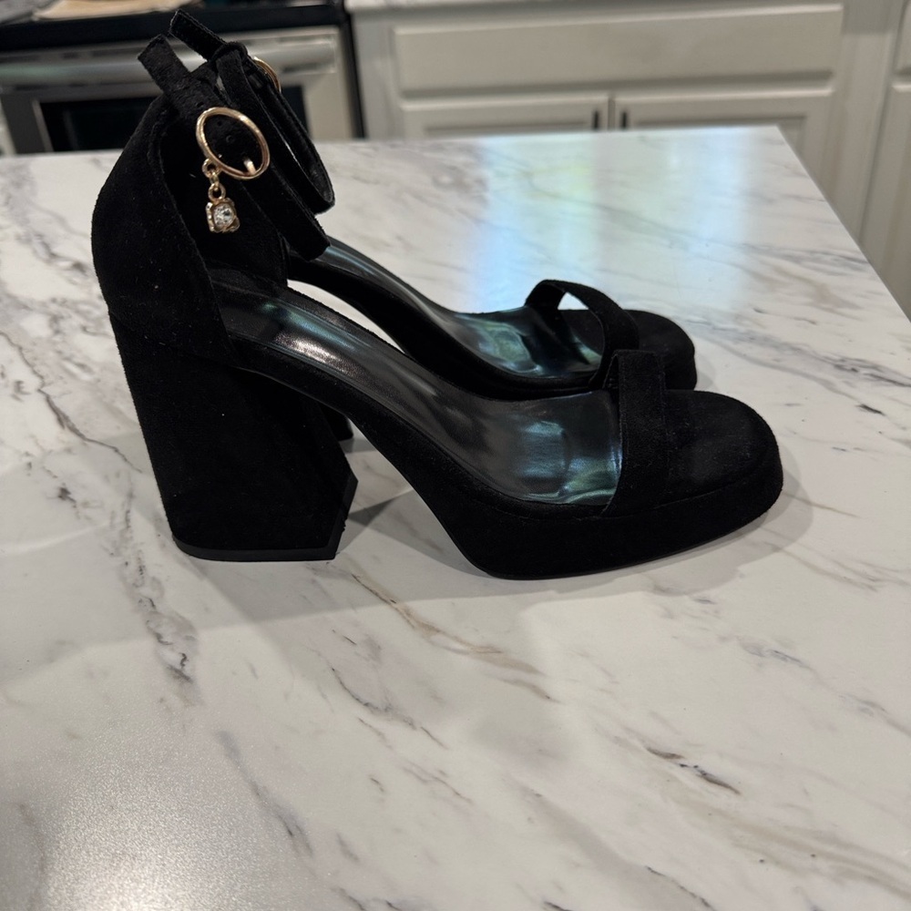 Chic Black Women's Block Heels - Picture 2 of 8
